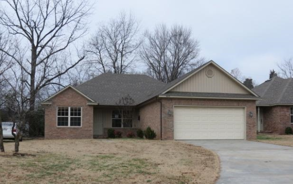409 N 16th St, Van Buren, AR 72956 