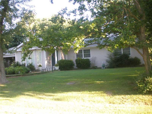 104 W Benton St, Gentry, AR 72734 