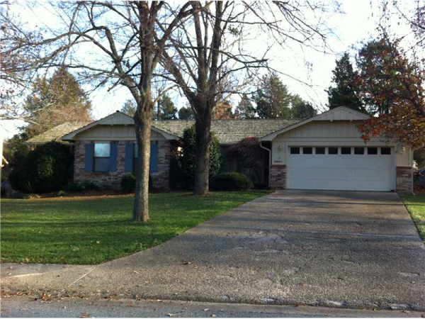2601 E GOLDEN OAKS DR, Fayetteville, AR 72703 