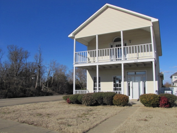 916 S Lakeside Dr, West Memphis, AR 72301 