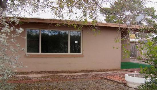 2621 North Columbus Boulevard, Tucson, AZ 85712 