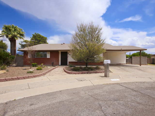 8641 E Helen Place, Tucson, AZ 85715 