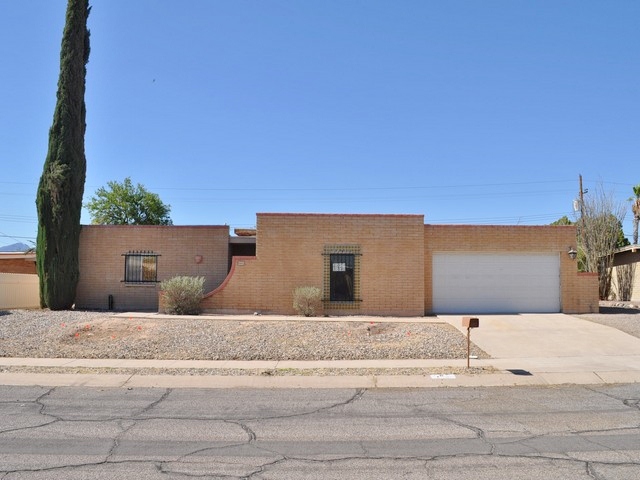8885 E Bluefield Street, Tucson, AZ 85710 