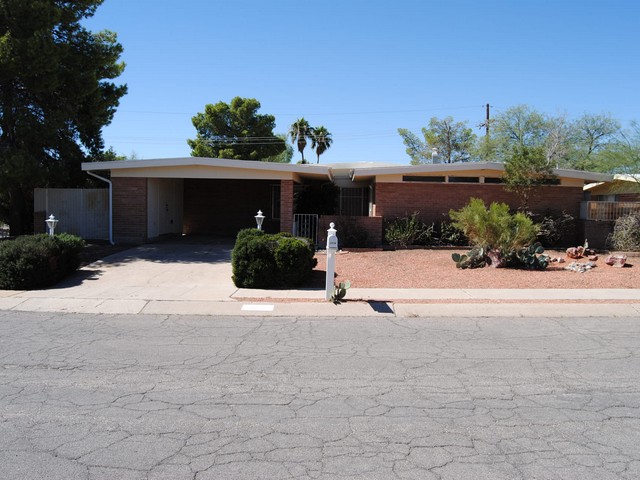 2016 S Tam Oshanter Avenue, Tucson, AZ 85710 