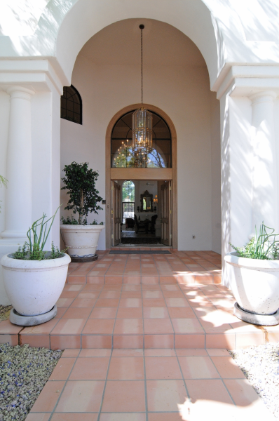 2318 E CINNABAR Avenue, Phoenix, AZ 85028 