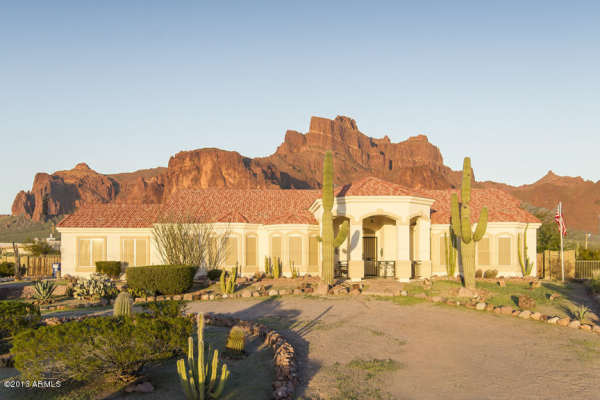 365 N MULESHOE Road, Apache Junction, AZ 85119 