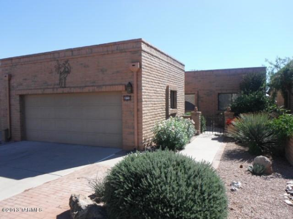 1049 W Calle Pitahaya, Green Valley, AZ 85622 