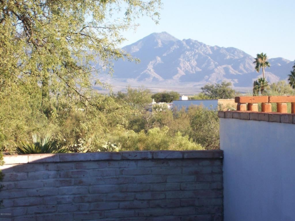 533 W Camino Del Monte, Green Valley, AZ 85614 