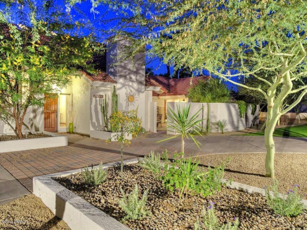 8702 N 11TH Avenue, Phoenix, AZ 85021 