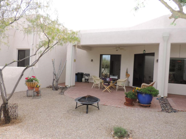 624 W Camino Del Bondadoso, Green Valley, AZ 85614 