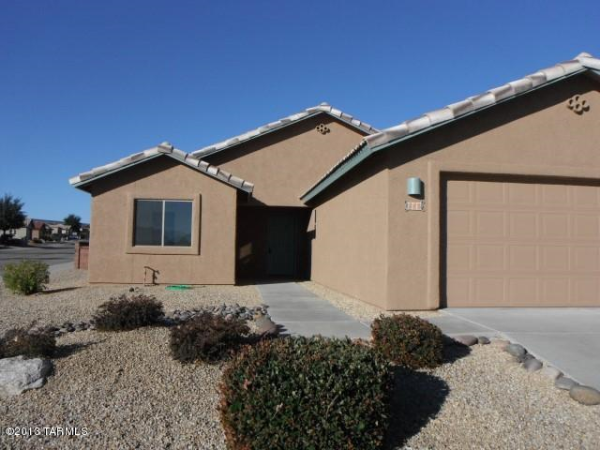 257 N Via La Castellana, Green Valley, AZ 85614 