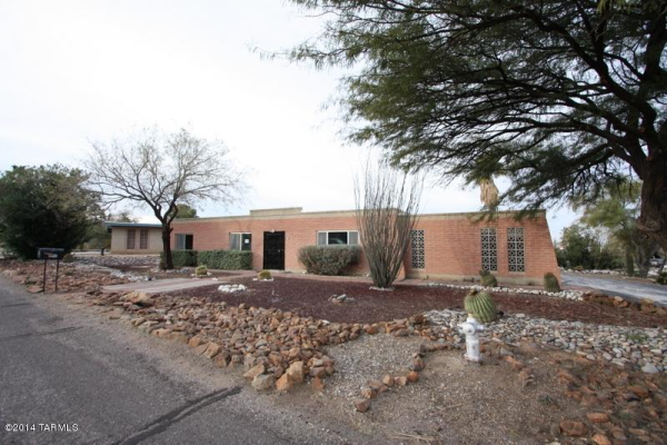 190 S Nashville, Vail, AZ 85641 