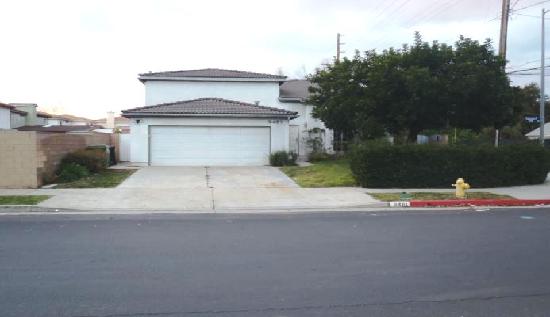 9461 Aqueduct Avenue, Los Angeles, CA 91343 