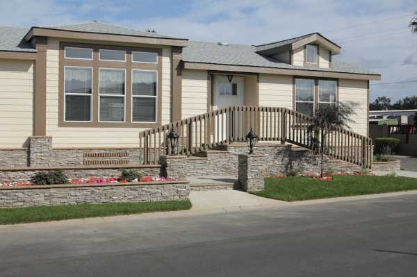 201 Carmel Ct., Oxnard, CA 93033 