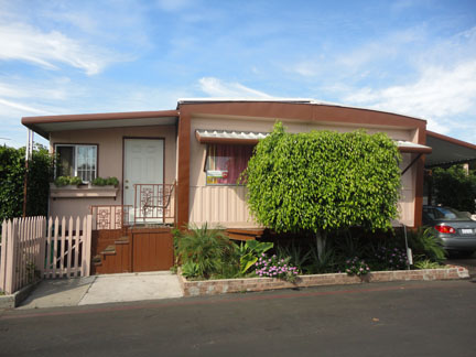 218 Emerald Dr., Santa Ana, CA 92703 