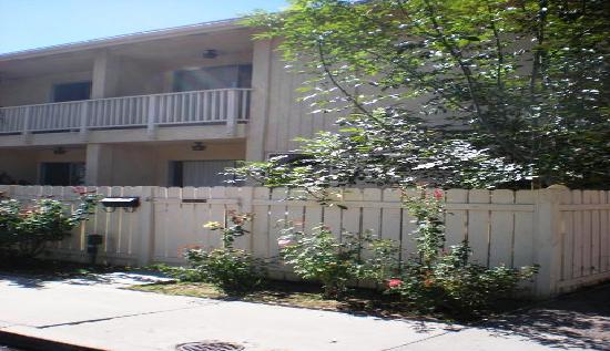 8001 Canby Avenue 4, Reseda, CA 91335 