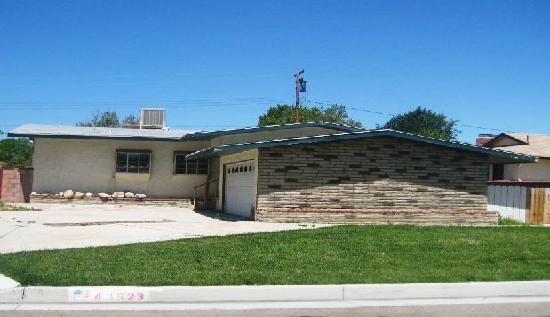 44523 Loneoak Avenue, Lancaster, CA 93534 