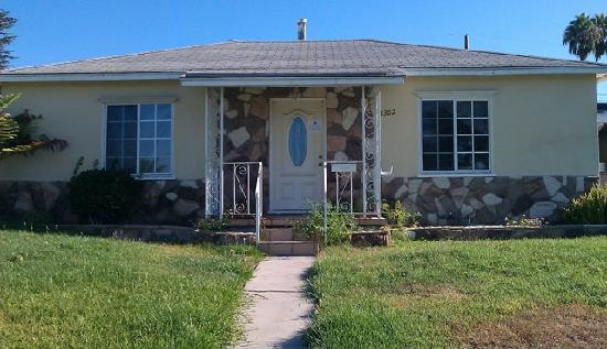 1302 Whitnall Highway, Burbank, CA 91505 