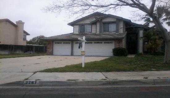2267w Fairview Drive, Rialto, CA 92377 
