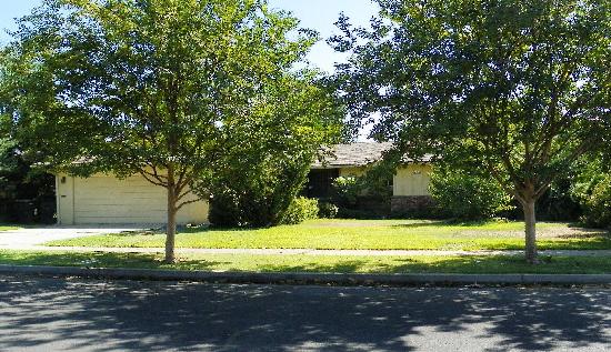 135 West Dayton Avenue, Fresno, CA 93705 