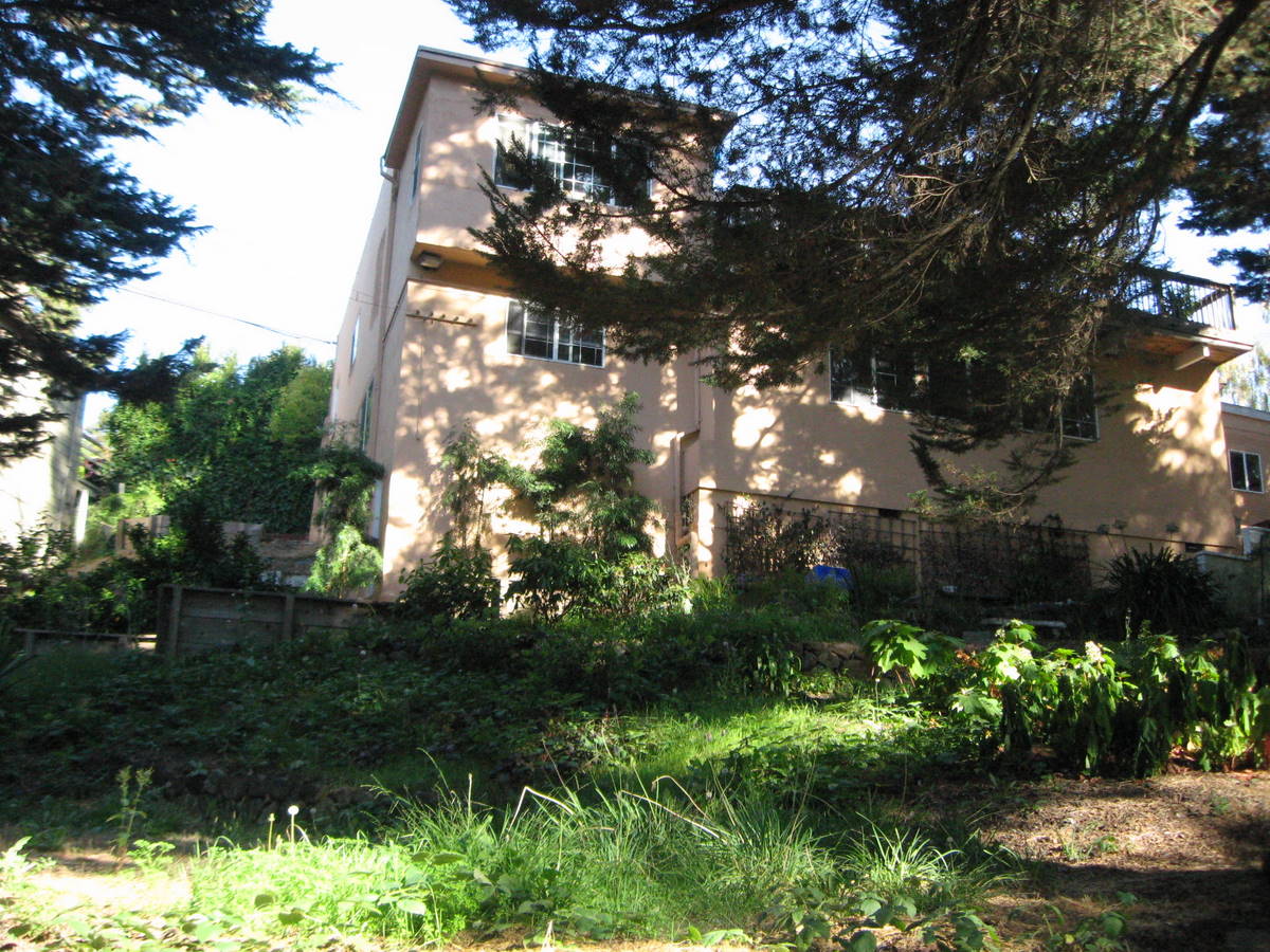 2405 Monterey Blvd, Oakland, CA 94611 