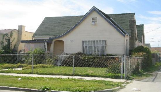 7217 South Halldale Avenue, Los Angeles, CA 90047 