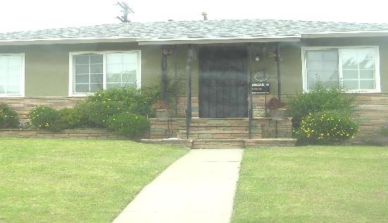 6601 West 87th Place, Los Angeles, CA 90045 
