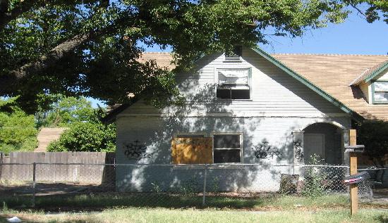 1452 North 5th St, Fresno, CA 93703 