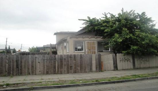 1736 70th Ave, Oakland, CA 94621 