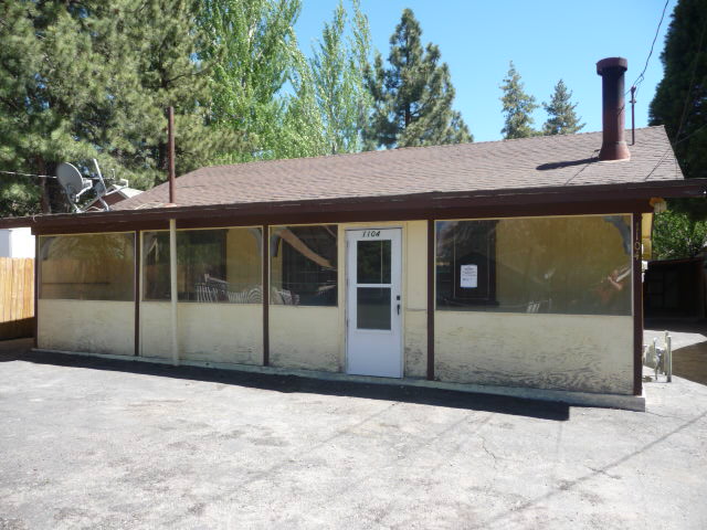1104 Aeroplane Blvd, Big Bear City, CA 92314 