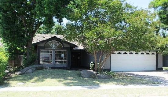 1015 North Parkwood Street, Visalia, CA 93291 