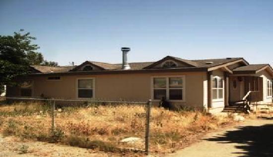 557 East Westfield Avenue, Porterville, CA 93257 