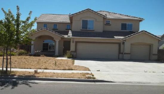 855 S Michelle Ave, Kerman, CA 93630 