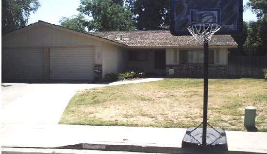 1345 West Seeger Court, Visalia, CA 93277 