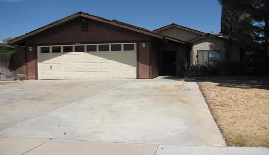 925 Orangewood St, Bakersfield, CA 93306 