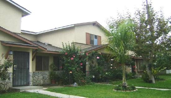 4 Tomahawk Ln, Carson, CA 90745 