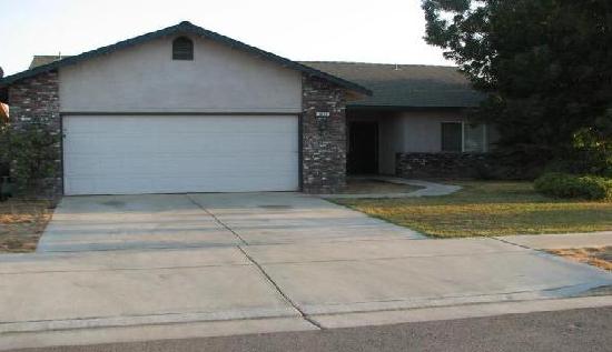 1617 West Oakland Court, Tulare, CA 93274 