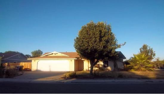 1071 Michele Court, Hanford, CA 93230 