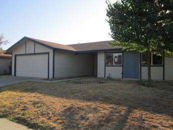876 North Petaluma Street, Tulare, CA 93274 