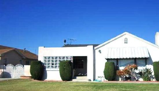 2111 West 79th Street, Los Angeles, CA 90047 