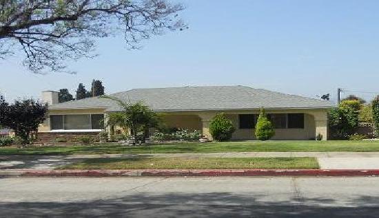 1500 W Kenneth Road, Glendale, CA 91201 