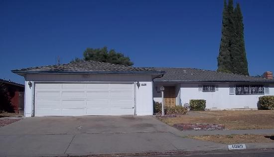 4095 N Briarwood Ave, Fresno, CA 93705 