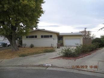 913 Stanford Ct, Bakersfield, CA 93305 