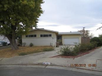 913 Stanford Ct, Bakersfield, CA 93305 