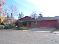 207 Woodcliff Drive, Redding, CA 96003 