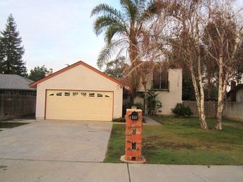 211 N Simon Drive, Visalia, CA 93292 