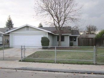 2817 N Willis Street, Visalia, CA 93291 