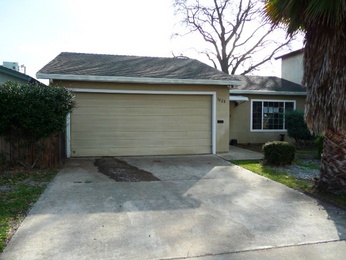 1028 S Dartmoor Circle, Lodi, CA 95240 