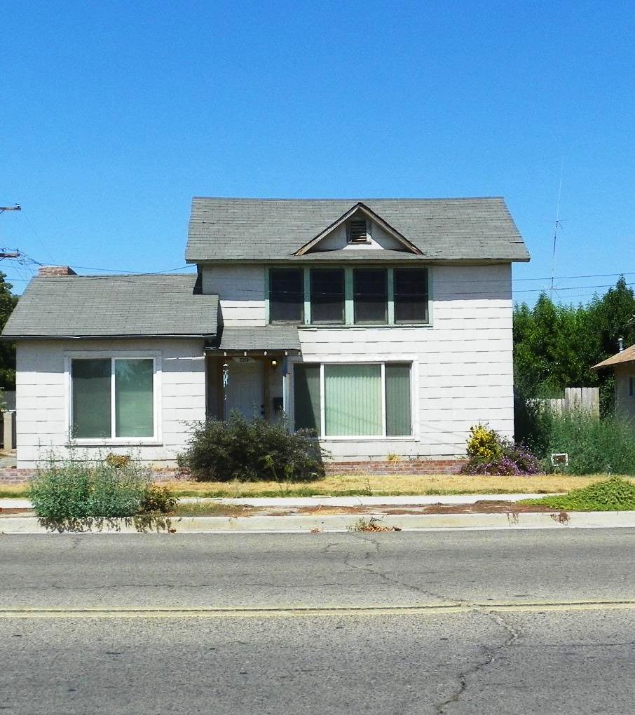 2219 11th St, Reedley, CA 93654 