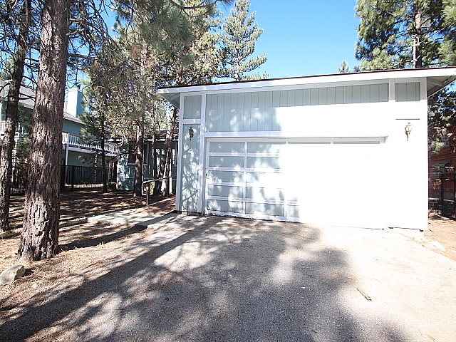 951 D Lane, Big Bear City, CA 92314 